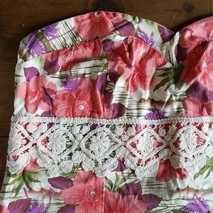 Hawaiian strapless top with sweetheart neckline